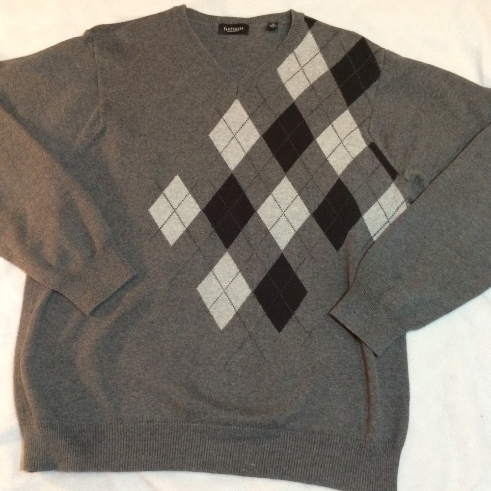 VanHeusen V-neck sweater